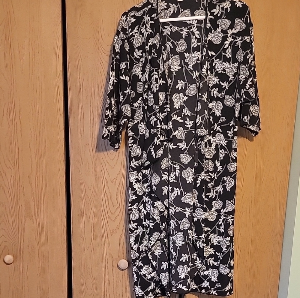 Black and White Floral Kimono